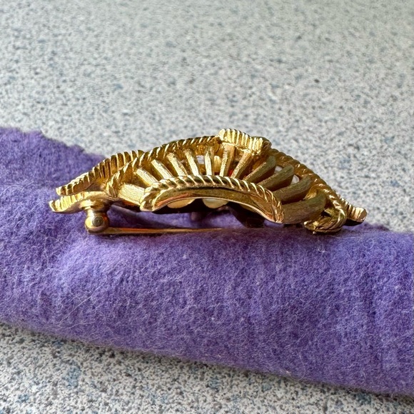 Crown Trifari vintage 1960s jelly belly lucite Easter brooch Alfred Philippe 50s - Picture 8 of 15